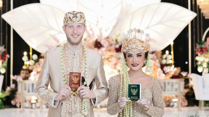 Viral Pernikahan adat sunda Bule Belanda Nikahi Gadis Tasik